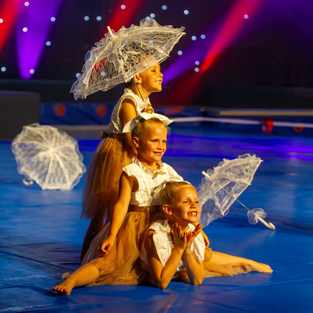 GV Deltasport 3 dames bij hun optreden bij het 2 jaarlijkste theater